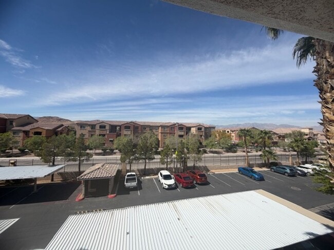 Building Photo - COZY 1 BED CONDO FEATURING A DETACHED 1 CAR GARAGE