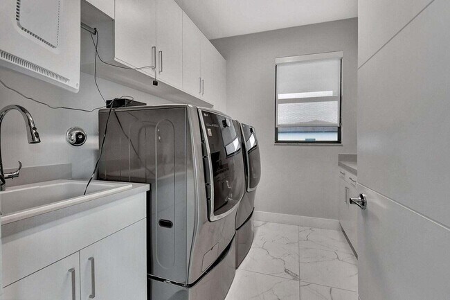 Building Photo - 17411 Sea Blossom Way