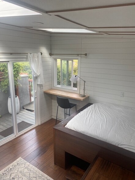 Building Photo - 1440 Portesuello Ave