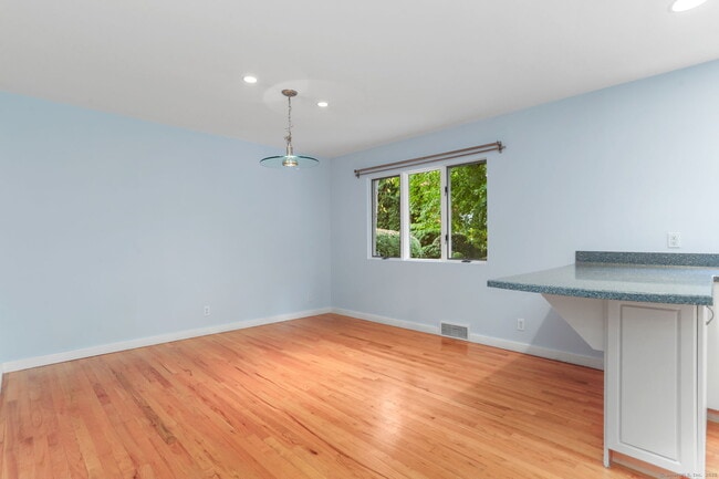 Building Photo - 90 Sasco Hill Terrace