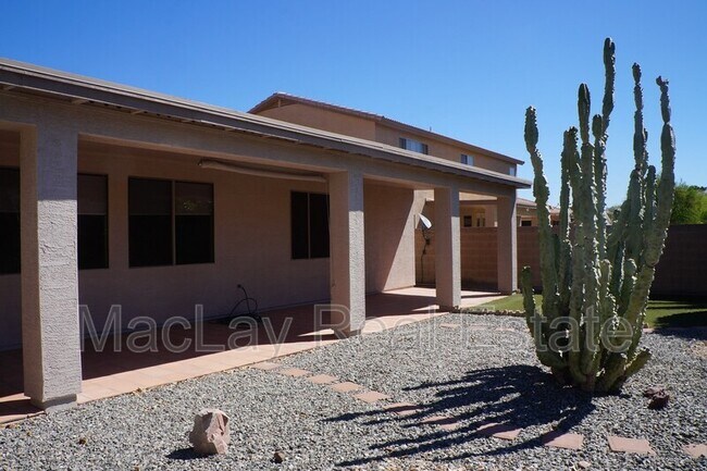 Building Photo - 203 W Cedar Dr
