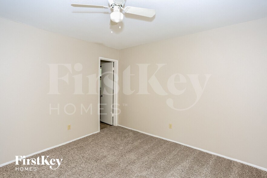 Building Photo - 302 Wildbriar Dr