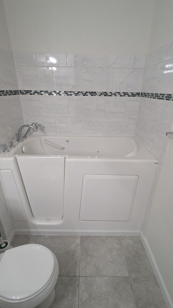 Building Photo - SUPER NICE 2-BDRM, 2-BATH MAIN LEVEL CONDO...