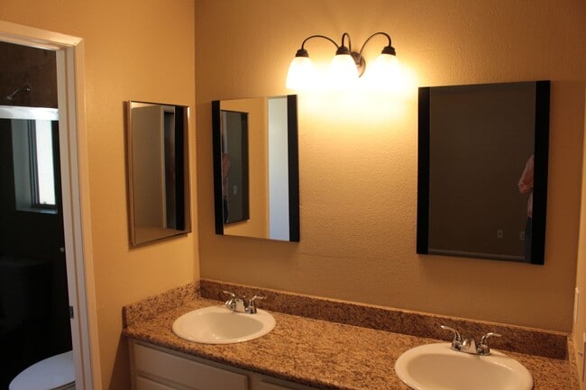 Building Photo - 4BR/3Bth Home in Rancho Del Oro!! –Maplewood