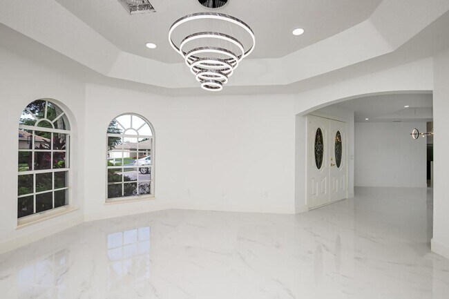Building Photo - Heatherwood Lake Front Pool Home in St. Lucie West