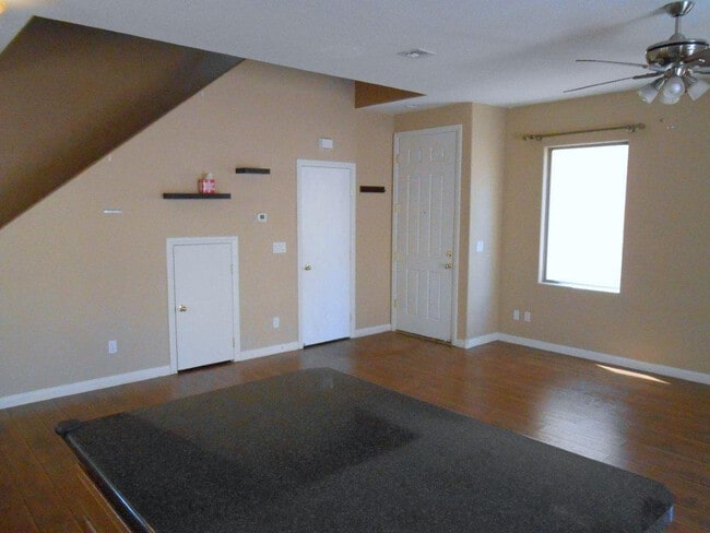 Building Photo - Beautiful Spacious 2 Story Home in Northwest