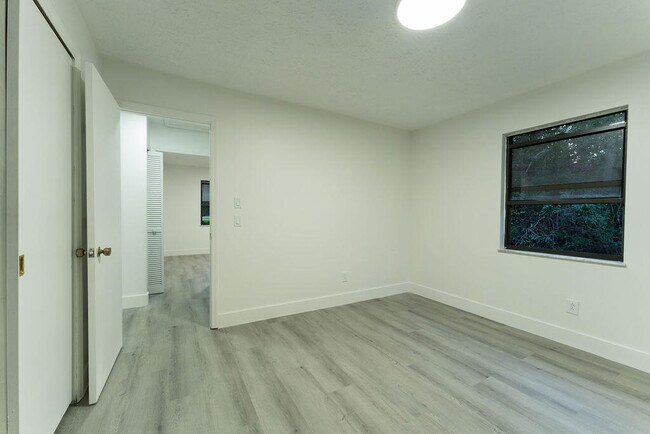 Building Photo - 1181 SW Sarto Ln