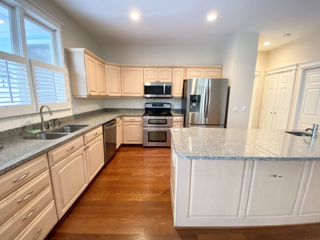 Building Photo - Moss Creek Home with a Gorgeous Water View!