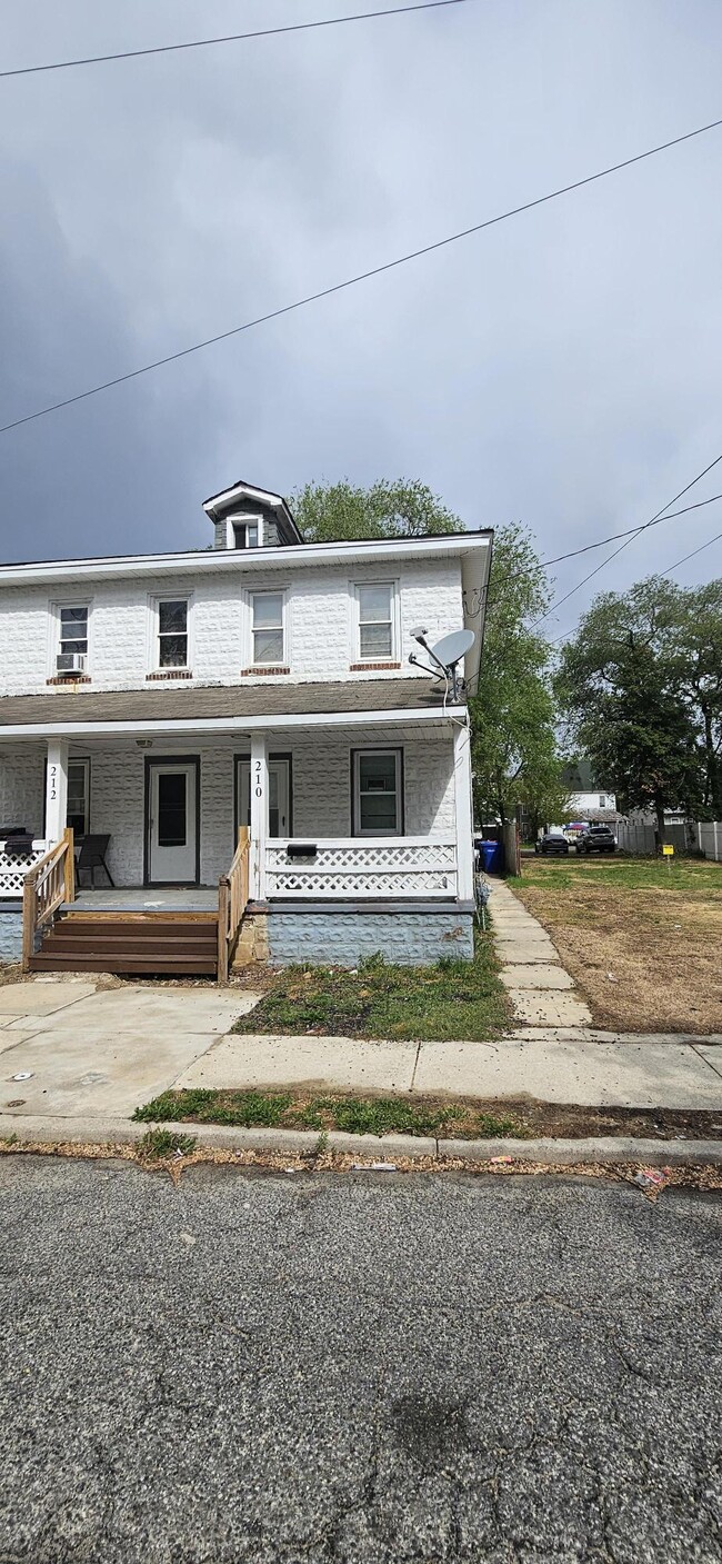 Building Photo - 210 W McNeal St