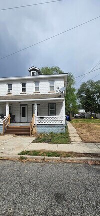Building Photo - 210 W McNeal St