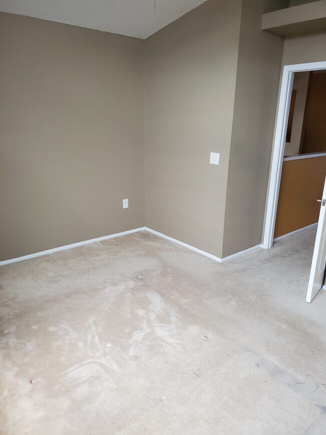 Building Photo - 1324 Franford Dr
