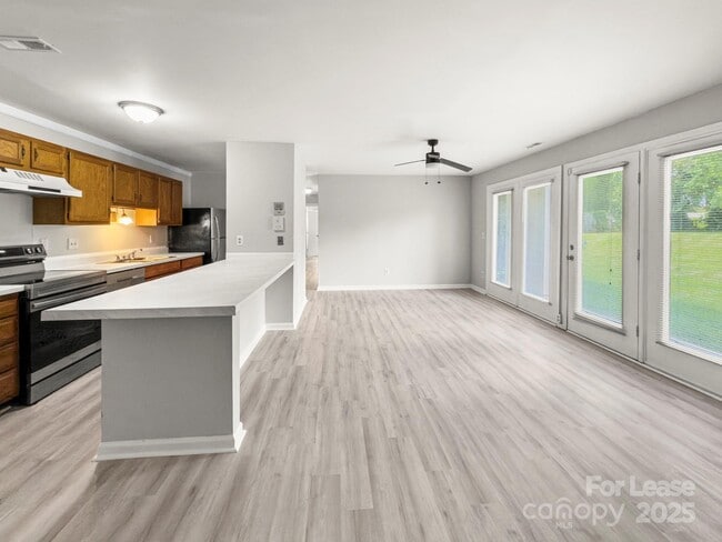 Building Photo - 6131 Meadow Rose Ln