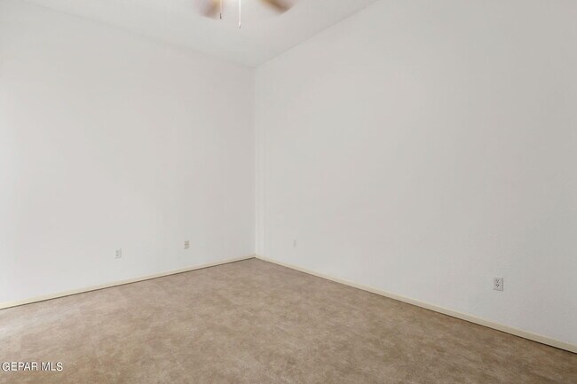 Building Photo - 205 N Alto Mesa Dr