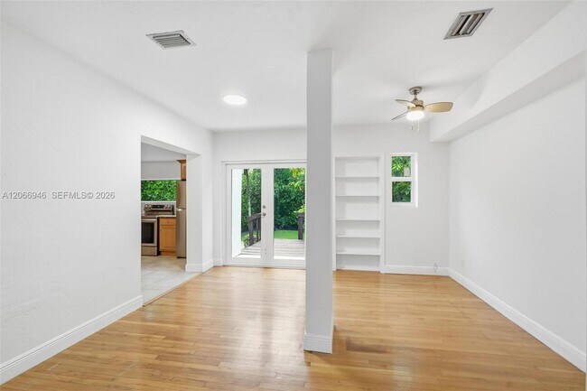 Building Photo - 2355 Overbrook St