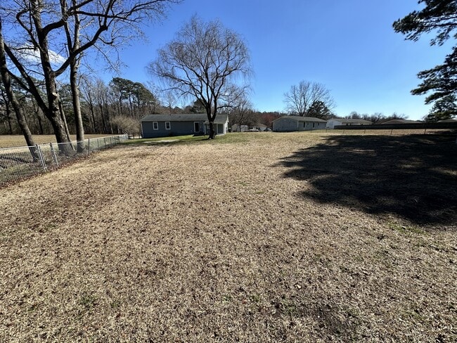 Building Photo - 115 Fieldcrest Dr