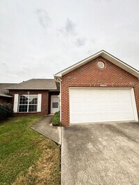 Building Photo - Charming NW Knoxville End-Unit Townhouse — 2 Beds, 2 Baths & 2-Car Garage