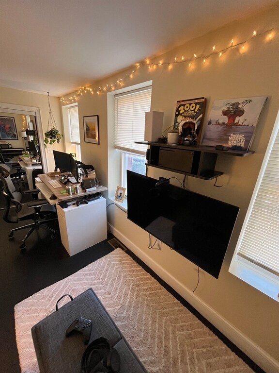 Building Photo - 554 E Broadway