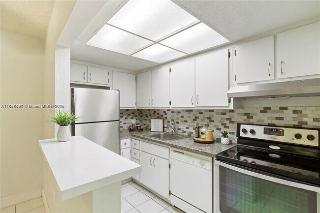 Primary Photo - 6530 Lake Patricia Dr