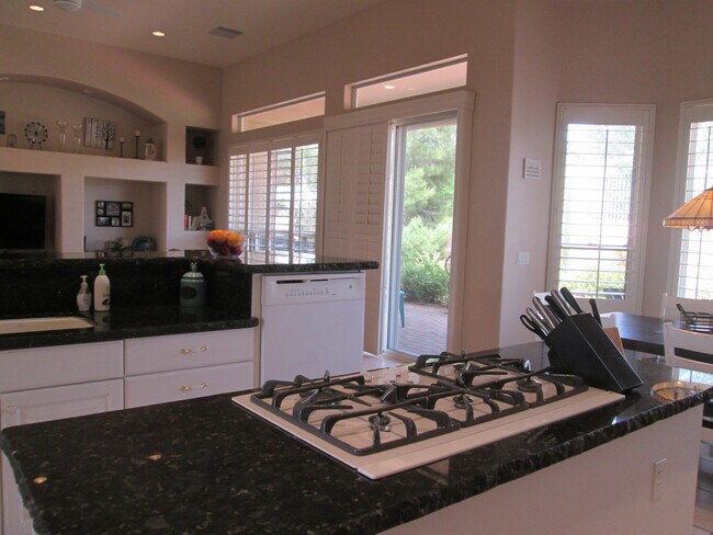 Building Photo - 5745 E Sunset Point Dr