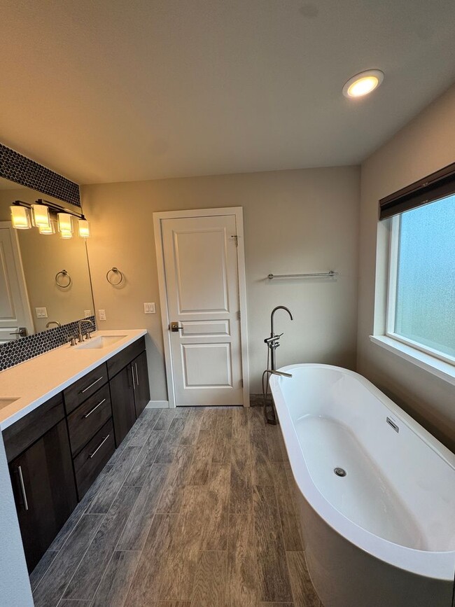 Building Photo - Stunning home in desirable Eagle River neighborhood