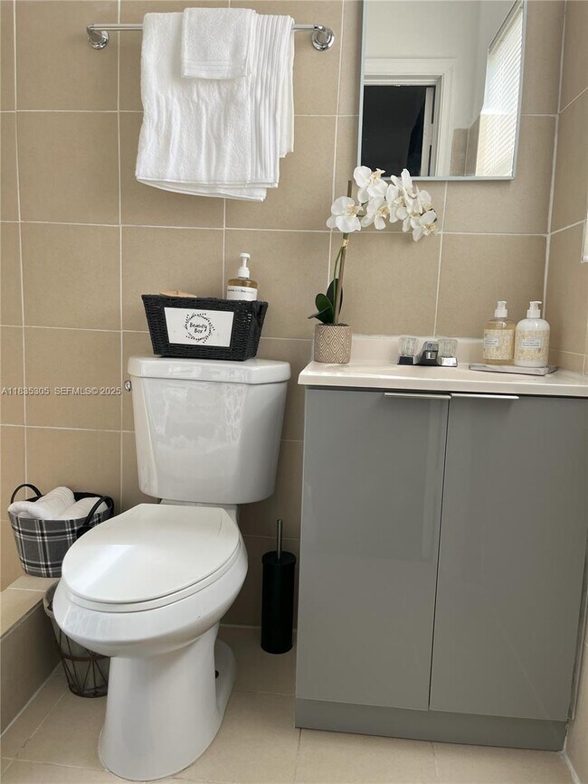 Building Photo - 1040 SW 28th St