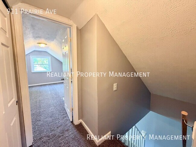 Building Photo - 911 Prairie Ave