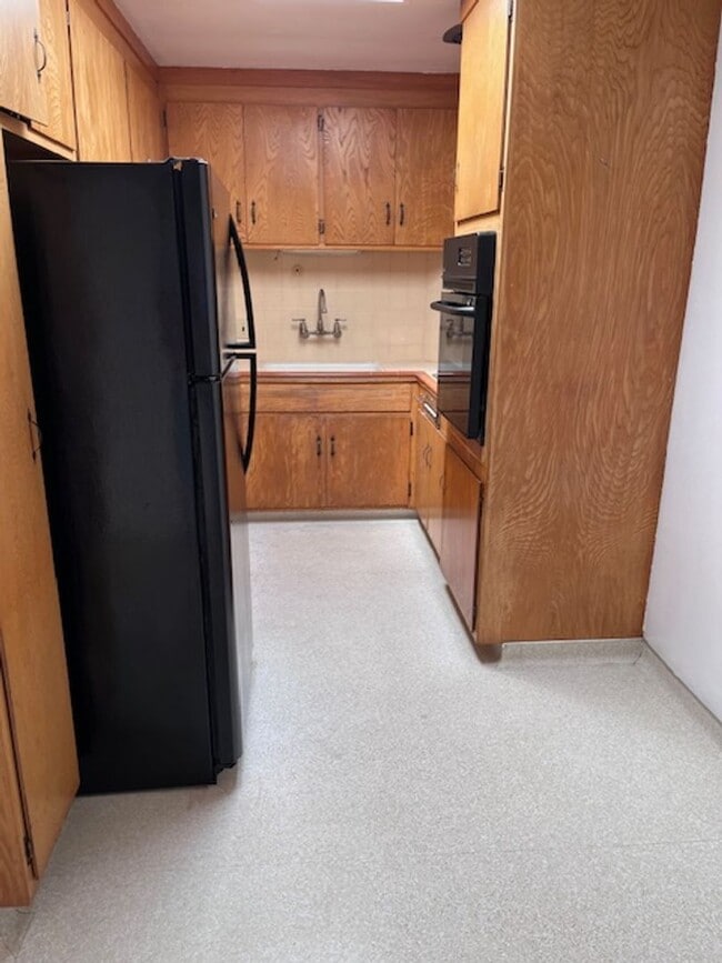 Building Photo - 5428 Claremont Ave