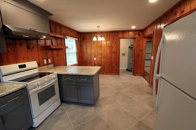 Building Photo - 308 S Baird Ln