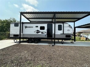 Building Photo - 11 Wynn Dr