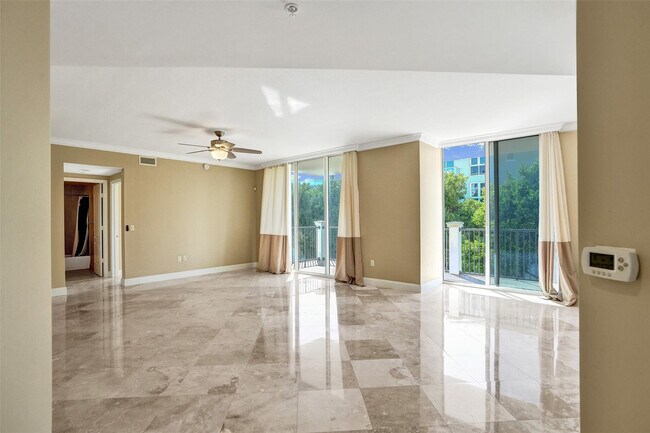 Building Photo - 101 S Ocean Dr