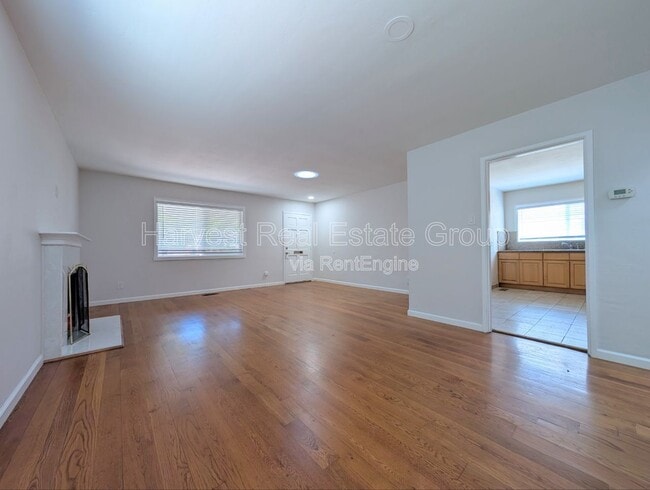 Building Photo - 951 Elm St