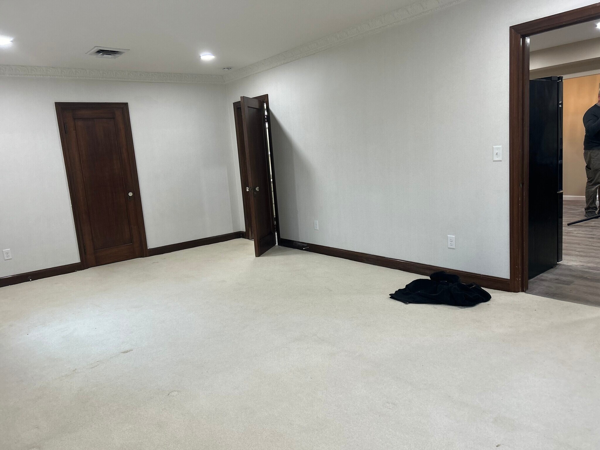 Master bedroom with cedar walk-in closet - 547 N Broadway St