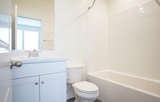 Building Photo - 3-Story Townhome w/ 2 Car Garage in New Co...