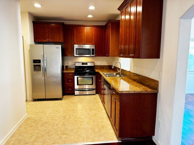 Building Photo - Spacious 3-4 Bedroom Home with Low Mainten...