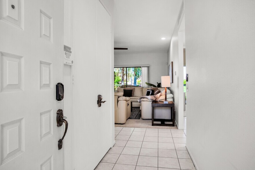 Entry Way - 29142 Isleta Ct