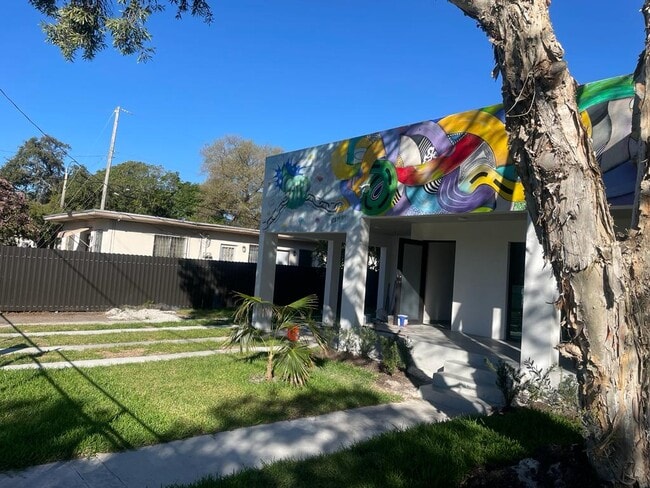 Building Photo - 1121 NW 32nd St