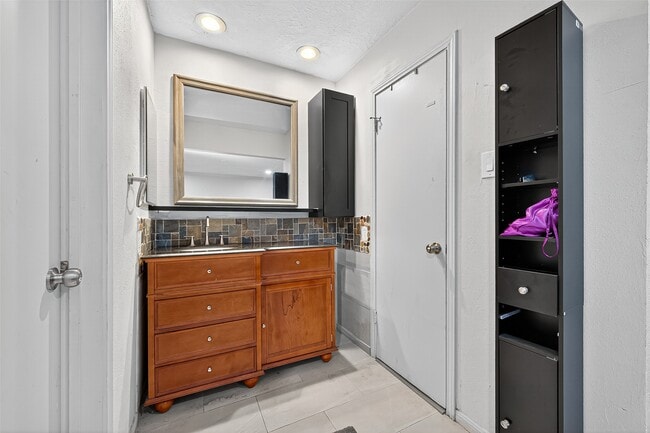 Building Photo - 2606 Owens Cross Dr