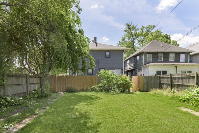 Building Photo - 1432 Sturm Ave