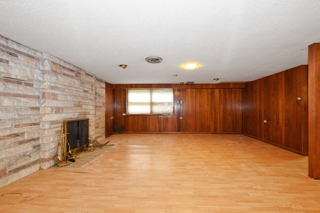 Building Photo - 6238 W 63rd St