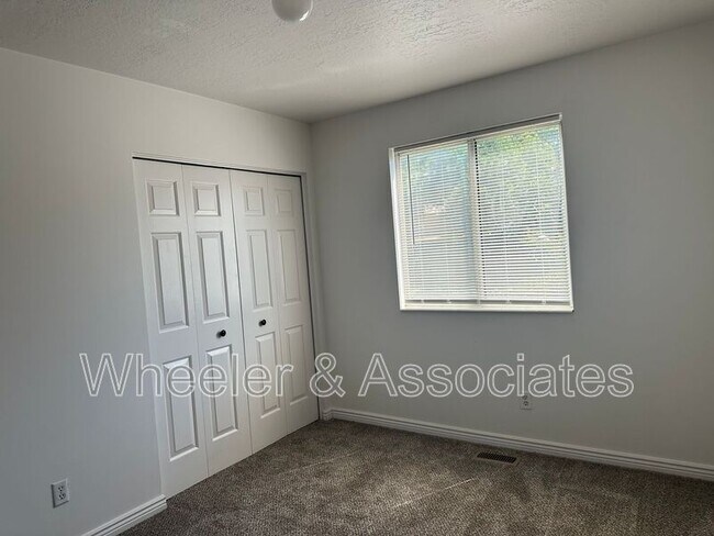 Building Photo - 1315 S 120 E