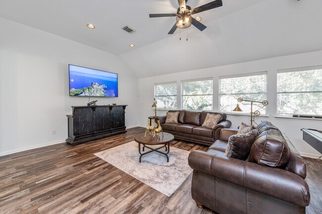 Building Photo - 15826 Jamie Lee Dr
