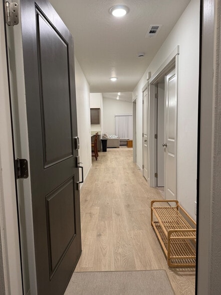 Building Photo - 385 Taft St