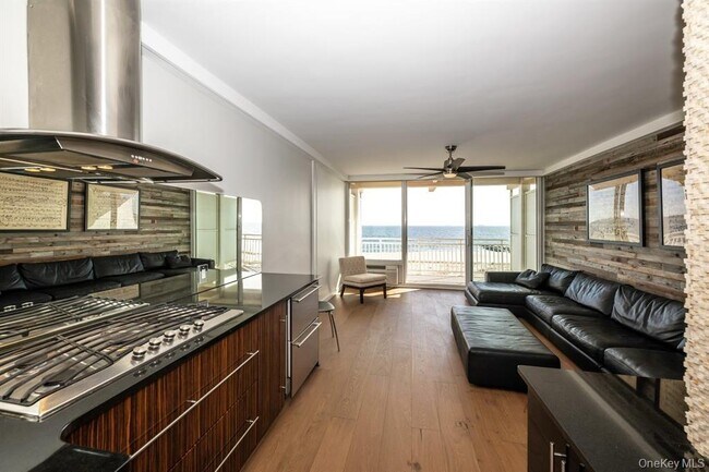 Building Photo - 830 Shore Rd