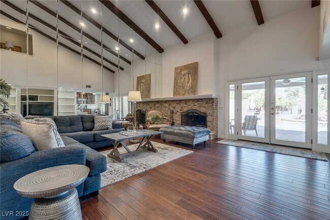 Building Photo - 840 Pinehurst Dr