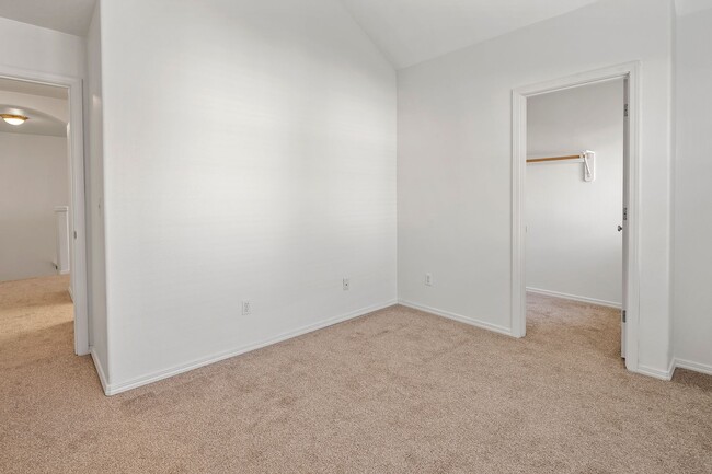 Building Photo - 1611 SW San Mateo Terrace