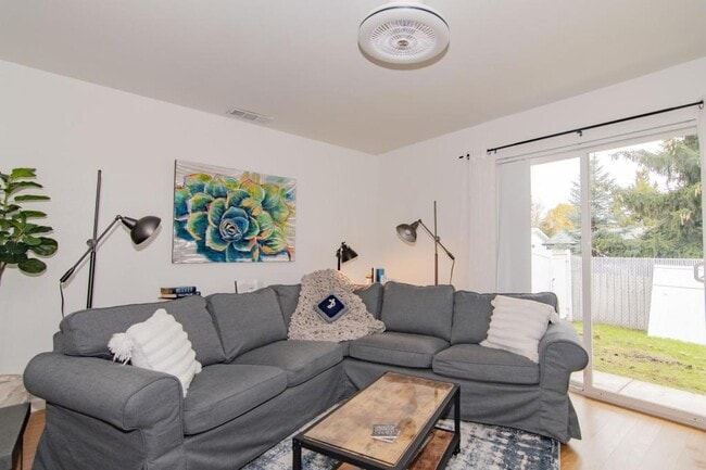 Building Photo - 2030 Brookhurst St