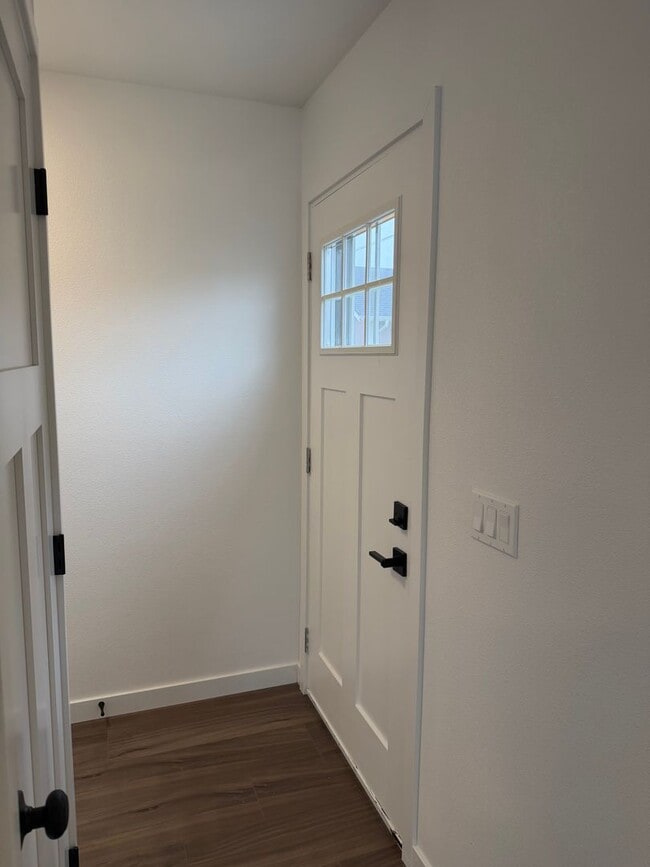 Building Photo - Brand new 3 bedroom 3 full bath townhouse in Thurston!