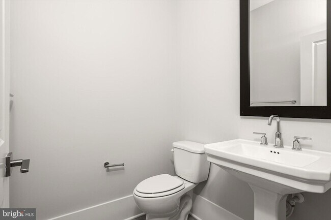 Building Photo - 4403 Thompson Dr