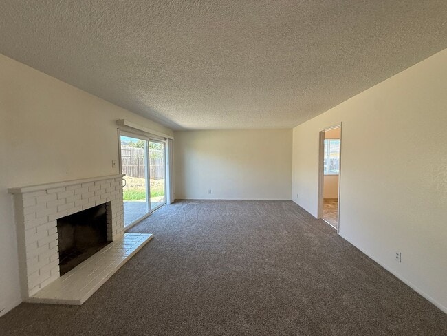 Building Photo - Orcutt Single Story Ranch Style Home Near Waller Park/Highway 135