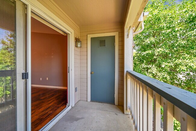 Building Photo - $1,900.00, 2-bed, 2 bath, located in Broom...